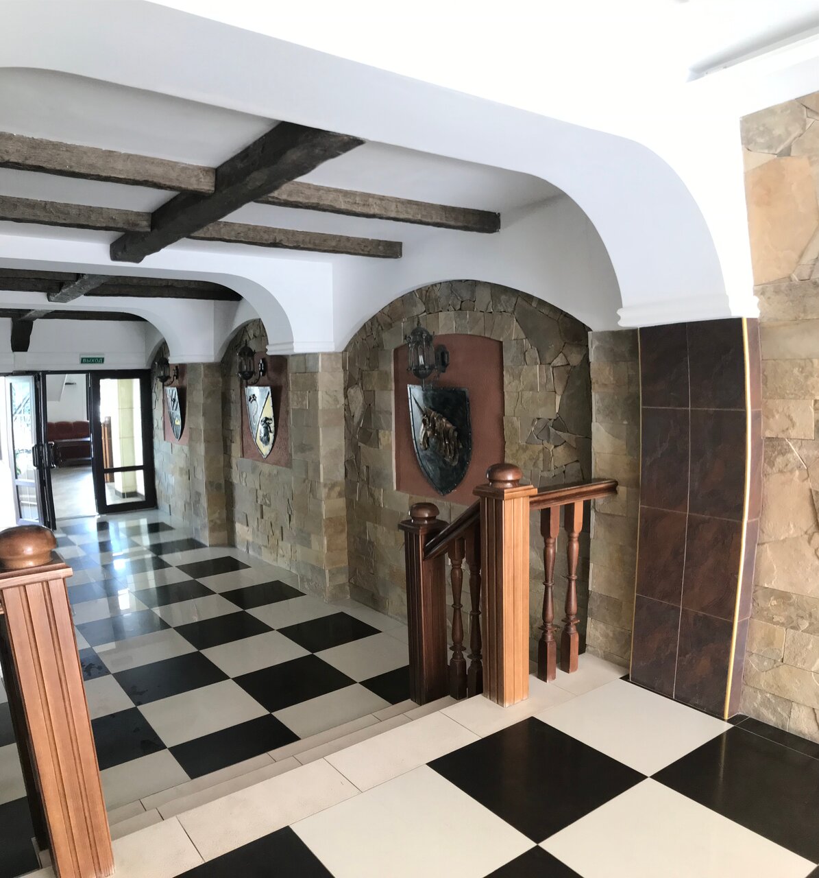 Гостиница Камелот Малореченское-73