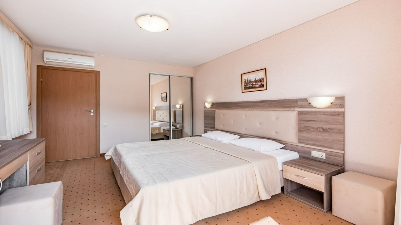 Гостиница Камелот Малореченское