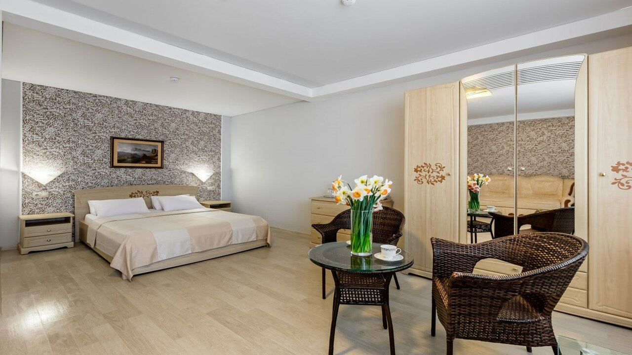 Гостиница Камелот Малореченское