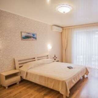 Гостиница Камелот Малореченское Family Suite-1