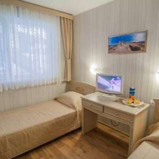 Гостиница Камелот Малореченское Family Suite-3