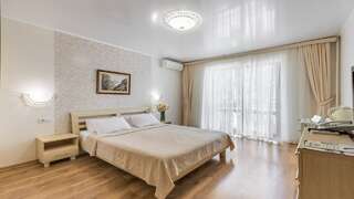 Гостиница Камелот Малореченское Family superior-3