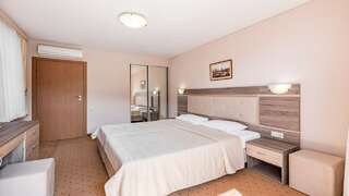 Гостиница Камелот Малореченское Standart-4