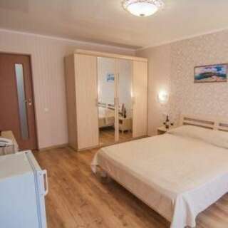 Гостиница Камелот Малореченское Family Suite-2