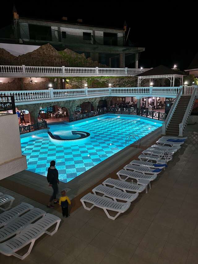 Гостиница Камелот Малореченское-131