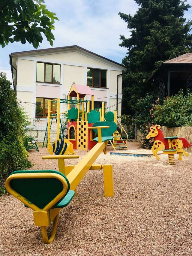 Гостиница Камелот Малореченское-10